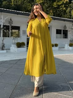 Discover Perfect Mother's Day Gift in Janasya's Exclusive Collection – Janasya.com Simple Indian Suits, Loose Shirt Dress, Kurta For Women, Beautiful Pakistani Dresses, Diy Clothes Life Hacks, Trendy Fashion Tops, Fancy Blouses, Fancy Blouse Designs