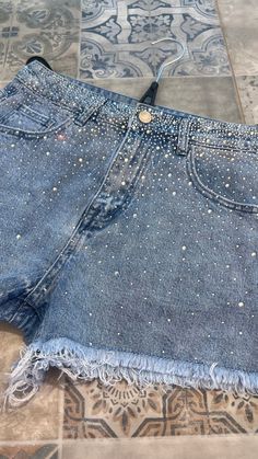 Rinestone Shorts, Trendy Rhinestone Jeans, Casual Rhinestone Party Jeans, Summer Party Jeans With Rhinestones, Embellished Party Jeans, Summer Party Embellished Jeans, Embellished Jeans For Night Out, Embellished Denim Jeans For Night Out, Party Jeans With Rhinestone Fringe