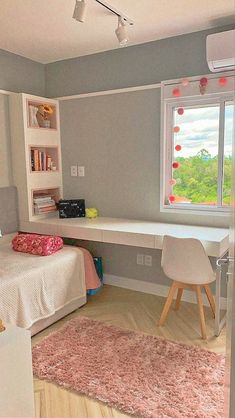 Ideas on how to arrange the room with a desk Simple Study Table Decor, Desk In Front Of Bed, Without Warning, Study Room Decor, Simple Room, Small Room Design, I'm Fine