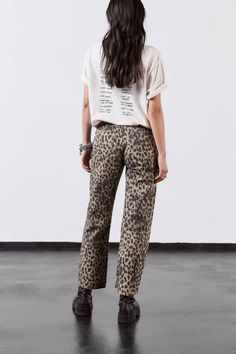 Cropped straight, non-stretchy mid-rise jeans in faded leopard. The jeans come with back- and front-pockets and buttoned closure.Note: That the measurement of our garments may vary according to design and style； Please allow 0.5-1" difference due to manual measurement(1inch = 2.54cm); Please take into consideration that some our Items are designed to be slim fit. If you find you’re in between sizes, we recommend ordering a size up; Different monitor settings means colors may differ slightly.   Size（cm） Waist Hip Thigh Front rise In-seam XS 74 95.6 58.6 22 66.5 S 76 97.6 59.8 22.4 66.5 M 78 99.6 61 22.8 66.5 L 80 101.6 62.2 23.2 66.5 XL 82 103.6 63.4 23.6 66.5 Trendy Cotton Leopard Print Pants, Trendy Leopard Print Pants With Pockets, Trendy Straight Leg Leopard Print Jeans, Casual Leopard Print Straight Leg Bottoms, Trendy Relaxed Fit Leopard Print Bottoms, Casual Straight Leg Leopard Print Jeans, Casual Leopard Print Straight Leg Jeans, Casual Leopard Print Jeans For Fall, Fall Straight Leg Leopard Print Pants