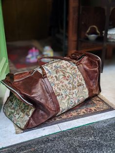 "Leather Fabric Duffle Bag Really Special and amazing Piece!! Amazing piece, really vintage and in good condition (only small sigs of use). Measures: W: 24.80\" (63 cm) Tall: 11.81\" (30 cm) Deep: 9.84\" (25 cm) Adjustable strap: 49.21\" (125 cm) Thanks for stopping by!!" Aesthetic Duffle Bags, Brown Shoulder Travel Bag, Brown Tote Travel Bag With Dust Bag, Vintage Duffle Shoulder Bag For Daily Use, Vintage Shoulder Duffle Bag For Daily Use, Vintage Travel Duffle Bag With Leather Lining, Vintage Travel Bag With Leather Backing For Overnight Trips, Vintage Shoulder Bag With Luggage Sleeve For Travel, Vintage Travel Bag With Leather Backing