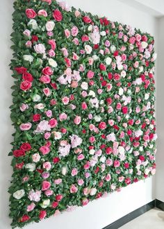 a wall with flowers on it in the middle of a room