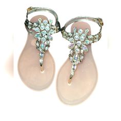 Cute Dazzling Sandals With Bubble Gum Sole. Size 6 Flat Synthetic T-strap Sandals For Party, Elegant Flat T-strap Sandals For Party, Silver Round Toe Flip Flops For Party, Elegant Flat Jelly Sandals For Party, Gold Strappy Sandals, Jelly Flip Flops, Clear Sandals, Tie Heels, Womens Slides Sandals