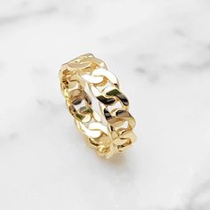 men's and women's simple curb chain ring 1 S 6mm made in real 14k solid gold or real 18k solid gold - this chain ring is S width 6.0mm. - the chain ring 1 S 6.0mm, M 8.0mm and L 10.0mm are on our store. - materials: real 14k solid gold, real 18k solid gold - free shipping on all orders via fedex! - designed by carre d'or - made in south korea 14k gold chain ring weight (edited 21/02/24) 4.5 US 2.77g (±3%) 5.0 US 2.99g (±3%) 5.5 US 3.11g (±3%) 6.0 US 3.24g (±3%) 6.5 US 3.38g (±3%) 7.0 US 3.65g (±3%) 7.5 US 3.80g (±3%) 8.0 US 3.94g (±3%) 8.5 US 4.24g (±3%) 9.0 US 4.39g (±3%) 9.5 US 4.54g (±3%) 10.0 US 4.70g (±3%) 10.5 US 4.86g (±3%) 11.0 US 5.20g (±3%) 11.5 US 5.36g (±3%) 12.0 US 5.53g (±3%) 12.5 US 5.71g (±3%) 18k gold chain ring weight (edited 21/02/24) 4.5 US 3.30g (±3%) 5.0 US 3.56g (±3% Yellow Gold Chain Link Ring With Curb Chain Detail, Yellow Gold Curb Chain Ring, 14k Yellow Gold Curb Chain Ring, 14k Yellow Gold Rings With Curb Chain, Gold Chain Ring, 18k Gold Chain, Womens Ring, Chain Ring, Curb Chain