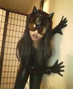 catwoman costume Cat Women Costume Diy, Diy Catwoman Costume, Cat Women Halloween Costumes, Catwoman Makeup, Catwoman Halloween Costume, Catwoman Costume, Easy Cosplay Ideas, Cutest Cats Ever, Easy Cosplay