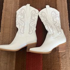 Never Worn It’s Too Small For My Feet Cowgirl Boots, Shoes Heels Boots, Shoes Women Heels, Heeled Boots, Shoes Heels, Color White, Women Shoes, Boots, Heels