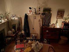 Candles Bedroom, Bedroom Cosy, Messy Bedroom, Messy House, Cosy Bedroom, Messy Room, Dream House Rooms, Apartment Decor Inspiration