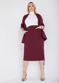 This midi pencil skirt is a #WorkWear essential easy to pair with a smart blazer to make you a total style queen from desk to dinner. Skirt Suit Business, Midi Skirt Plus Size, Midi Skirt Plus, Plus Size Set, Plus Size Pencil Skirt, Poncho Outfit, Ponte Skirt, Plus Size Trendy, Plus Size Work