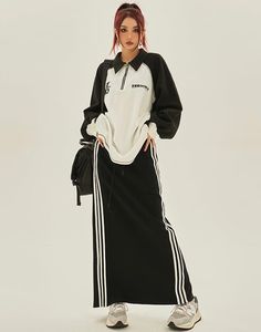 Women's Long Black Skirt Adidas Skirt Outfit, Fall 2022 Skirt, Japanese Street Fashion Women, Summer Modesty, Black Long Skirt Outfit, Street Athleisure, Black Skirt Outfit Winter, Long Black Skirt Outfit, 2022 Skirt