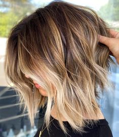 Highlighted Golden Dirty Blonde Hair Golden Dirty Blonde Hair, Dirty Blonde Short Hair, Dirty Blonde Bob, Dirty Blonde Hair Ideas, Dirty Blonde Hair With Highlights, Dishwater Blonde, Natural Dark Blonde, Curly Highlights, Blonde Balayage Bob