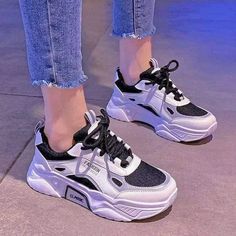 Fashion Style Women, Trendy Shoes Sneakers, Jordan Shoes Girls, Aesthetic Shoes