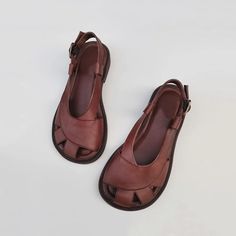 Summer Retro British Style Soft Leather Sandals – Retrosia Flat Leather Shoes, Unique Sandals, Soft Leather Sandals, Summer Retro, Confident Style, Comfort Design, Round Toe Heels, British Style, Mode Outfits