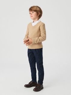 Boy School Outfits, Childrens Fashion Boys, Father Son Photos, Holiday Photos Outfits, Boys School Outfits, Minimalist Kids, School Uniform Kids, Baby Play Activities, Boys Uniforms