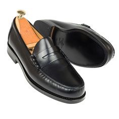 PENNY LOAFERS 80113 XIM Black Tassel Loafers With Rubber Sole And Flat Heel, Black Tassel Loafers With Round Toe For Galas, Black Tassel Loafers With Plain Toe, Timeless Black Slip-on Loafers, Black Tassel Loafers For Office With Branded Insole, Black Plain Toe Loafers With Rubber Heel Cap, Black Tassel Loafers For Galas, Black Almond Toe Loafers With Leather Sole, Closed Toe Loafers With Branded Insole For Galas