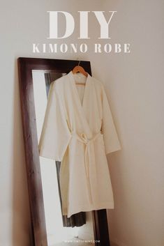 DIY Linen Kimono Robe Kimono Robe Sewing Pattern, Free Sewing Patterns For Women Tops, Bathrobe Pattern, Kimono Sewing Pattern, Diy Kimono, Sew Ins, Diy Vetement, Sewing Tutorials Free, Kimono Pattern