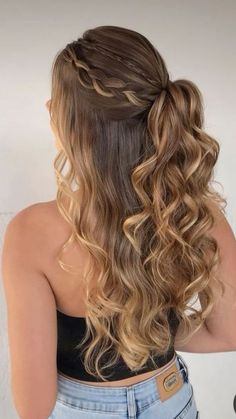 #hairstyle #instaphoto #goodvibes #photooftheday #instagood #fitnessgirl #fit #body #brunettegirl #photo Grade 8 Grad Hairstyles Simple, Graduation Hair Medium Length, Graduation Hair Styles Straight Hair, Grad Hair Updo, Hairstyles For 8th Grade Graduation, Hoco Hair Tutorials, Semi Formal Dance Hairstyles, Grad Hair Ideas, Tangled Inspired Hair