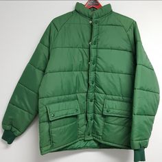 70s Warwick Quality Wearables Usa Made Green Puffer Jacket Coat Mens Large 42-44 Sweater Pockets Puffy Snap Button 70s-80s Snap Buttons & Zipper Work Well. Excellent Cosmetic Condition Looks Almost Unworn. Made In The Usa Feel Free To Send Questions And Offers. 70s Puffer Jacket, Classic Green Winter Outerwear, Classic Green Sport Coat For Outdoors, Classic Green Sport Coat For Outdoor, Retro Single-breasted Winter Outerwear, Retro Winter Outerwear With Button Closure, Retro Solid Color Single Breasted Outerwear, Retro Solid Single-breasted Outerwear, Green Outerwear With Button Closure For Outdoor