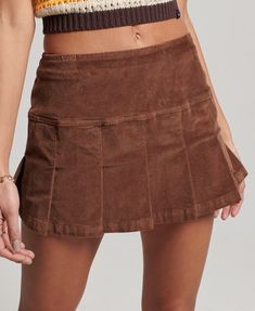 Corduroy Mini Skirt Outfit, Courdory Skirt, Brown Pleated Skirt, Brown Mini Skirt, Cord Skirt, Superdry Women, Autumn Fits, Miniskirt Outfits, Pleated Skirts