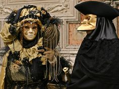 white and gold mask on white textile photo – Free Venezia Image on Unsplash Plague Mask, Venice Photos, Doctor Mask, Masquerade Ball