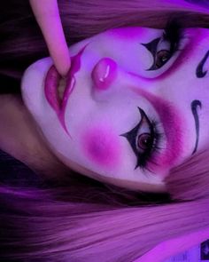 clown makeup Goth Bratz Makeup, Tiktok Clown Makeup, Pink And Blue Clown Makeup, Pink And Black Clown Makeup, Colourful Clown Makeup, Kawaii Clown Makeup, Pink Emo Makeup, Makeup Creative Ideas, Pink Drag Makeup