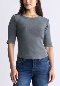 The women’s Tabbey top will quickly become a wardrobe staple. With its slim fit, elbow-length sleeves, round neckline, decorative stitching and side slits, this model will remain timeless. Fitted Solid Color Crew Neck Knit Top, Fitted Knit Top With Ribbed Crew Neck, Fitted Cotton T-shirt With 3/4 Sleeve, Ribbed Stretch Short Sleeve Top, Casual Fitted T-shirt With 3/4 Sleeves, Fitted Half Sleeve Tops, Fitted Casual T-shirt With 3/4 Sleeves, Fall Crew Neck Short Sleeve Top With Stretch, Mid Waist Jeans