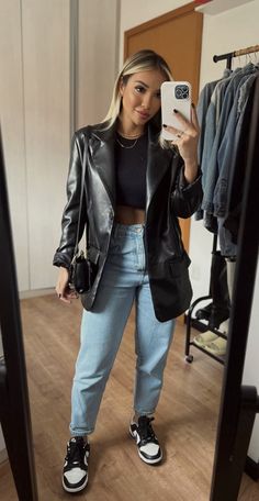 Bar Outfits Night Going Out Winter, Festival Outfit Cold Weather, Trends Fall 2023, Winter 2023 Fashion Trends, Casual Outfits Street Style, Dunk Panda, Black Outfit Ideas, Fall 2023 Fashion Trends, Fashion Trends Fall