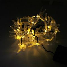 a bunch of lights that are on top of a table