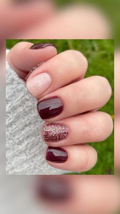 Neutral Finger Nails, Short Liquid Gel Nails, Hairstylist Nails Ideas, Fall Gel Mani, End Of Summer Dip Nails, Multicolored Nails Winter, Fall Nail Designs Autumn Classy Short, November Gel Nails, Mcm Nails