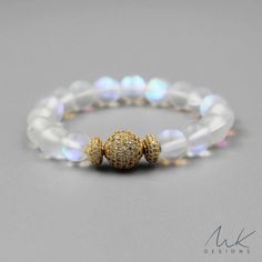 Create Business, Bracelet Inspiration, Bracelets Ideas, Moonstone Bracelet, Bracelet Design, Metal Ball, Bright Gold, Pretty Jewellery, Jewelry Diy