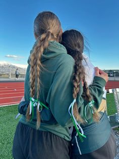 Volleyball Hair With Ribbon, Xc Hair Styles Ribbon, Cross Country Hair Ribbons, Track Hairstyles With Ribbon, Lacrosse Goalie Hairstyles, Xc Race Hairstyles, Race Hairstyles Running, Track Meet Hair, Xc Hair Styles