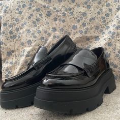 Womens Size 7 3inch Black Steve Madden Loafers Brand New Perfect For The Fall And Winter Seasons Steve Madden Loafers, Black Platform, Steve Madden Shoes, Fall And Winter, Winter Season, The Fall, Aesthetic Clothes, Steve Madden, Loafers