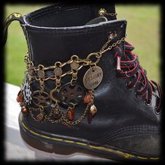 Steampunk Boot Chain Bracelet Destiny Convertible by Alluvium13, $25.50 Steam Punk Diy, Steampunk Shoes, Steampunk Boots, Boot Chains, Steampunk Crafts, Boot Bracelet, Steam Punk Jewelry, Boot Bling