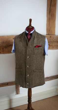 Nehru waistcoat A versatile and timeless waistcoat handsomely styled with the classic Nehru collar.  It is effortlessly smart and comfortably casual, ideal for layering, the essential go to piece for any occasion. Features: -Handmade in England -100% pure new wool -Generous lower welted pockets -Welted breast pocket -6 button front closing  -Side vents -Stylish contrasting inner collar -Contrasting satin lining  -Protective lower lining micro-fibre strip -Internal jetted zip closing breast pocke Nehru Waistcoat, Suit Inspiration, Mens Vests, Vest Outfits, Well Dressed Men, Men's Wardrobe, Good Looking Men, Well Dressed