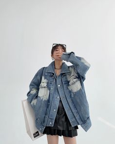 A denim jacket with a layered design.

A light and easy-to-wear outerwear that is suitable for the change of seasons.

We recommend not only mannish outfits, but also sweet and spicy outfits paired with feminine items.
◾️Model
Height/Weight：158cm(62.2in)/40kg(88.1lb)
Fitting Size：L




Size (cm)
Length
Chest
Shoulder
Sleeve Length


M
69
118
60
60


L
71
122
62
61


XL
73
126
64
62


2XL
75
130
66
63 Oversized Denim Casual Outerwear, Casual Oversized Denim Outerwear, Casual Washed Denim Blue Outerwear, Oversized Long Sleeve Denim Jacket, Casual Washed Blue Denim Jacket For Day Out, Light Wash Denim Outerwear For Day Out, Washed Blue Denim Jacket For Spring Day Out, Spring Washed Blue Outerwear With Pockets, Spring Day Out Washed Blue Denim Jacket