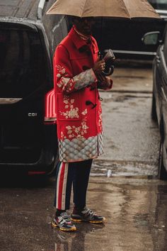 I look più originali e le nuove tendenze di street style direttamente dalla Paris Fashion Week Uomo Autunno Inverno 2018 2019 #FashionTrendsStreet Style Rock Chic, Rock Style Men, Mens Fashion 2018, Mens Fashion Swag, Paris Mens Fashion, Mens Fashion Dressy, Big Men Fashion, Stylish Mens Fashion, Style Rock