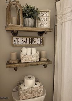 Diy Shelf For Bathroom, Guest Room Farmhouse Decor, Bathroom Decor Ideas Towel Racks, Decor Behind Toilet Bathroom, Bathroom Farmhouse Decor Ideas, Farmhouse Bathroom Decor Ideas Rustic, Mobile Home Bathroom Decor Ideas, Basket On Back Of Toilet, Small Cabin Decorating Ideas Living Room