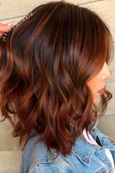 Chestnut Highlights, Layered Lob, Medium Length Hairstyles, Hair Color Auburn, Red Highlights, Brown Blonde Hair, Hair Color And Cut, Auburn Hair