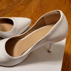 White Shoes,Size 33eu/ 3 Us Perfect For Wedding Or Any Other Occasion. White Round Toe Court Shoes For Formal Occasions, White Wedding Shoes With Round Toe, Medium Width, White Court Shoes With 4-inch Heel And Round Toe, White Court Shoes With 4-inch Heel, White Fitted Closed Toe Court Shoes, White Pointed Toe Wedding Shoes Medium Width, Classic White Round Toe Wedding Shoes, Classic White Wedding Shoes With Round Toe, Classic White Court Shoes