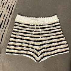 100% Handmade By Me Feel Free To Make An Offer! Shorts Crochet, I Feel Free, Crochet Shorts, White Cream, Cream White, Hand Crafted, Feel Free, Womens Shorts, Cream