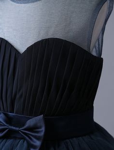 the back of a dress with a blue bow on it's waist and neck