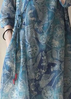 Modern V Neck Half Sleeve Quilting Dresses Pattern Blue Print Robes Dress

 Materials used:linen blended

Measurement:One size fits all for this item. Please make sure your size doesn't exceed this size: XXL/BUST-110cm   
   
Shoulder 41cm / 15.99"
bust 110cm / 42.9"
Sleeve length 37cm / 14.43"
length front 95cm / 37.05"
length back 108cm / 42.12"




We ship worldwide.

Tracking numbers provided for all orders. Embroidered Silk Dresses, Silk Party Dress, Dresses Pattern, Two Piece Sets Summer, Dress Modern, Printed Robe, Modern Dress, Women Set, Embroidered Silk