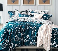 Shop at DormCo for our Moxie Vines - Teal and White - Twin XL Comforter. This dorm essentials item has a beautiful, eye catching pattern of white flowers and vines on a teal backdrop and has a luxuriously soft cotton sateen feel for ultimate comfort. Bedding Dorm, Dorm Comforters, Dorm Bedding Sets, Teal Bedding, College Bedding, College Bedroom, Bedding Sets Grey, Twin Xl Comforter, Bedroom White