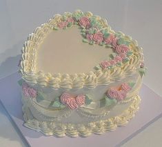 #sweets #desserts #sobremesa #doces #cake #bolo Aesthetic Cake, Cake Aesthetic, Heart Cakes, Decor Cake, Simple Cake Designs, Cake Decorating Ideas