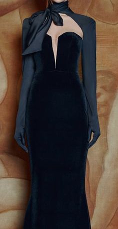 Luxury Chic Velvet Evening Dress, Luxury Black Velvet Dress Elegant, Black Velvet Luxury Evening Dress, Velvet Dress Formal, Luxury Chic Midi-length Velvet Dress, Luxury Velvet Maxi-length Evening Dress, Dinner Wear, Outfits Woman, Black Velvet Dress