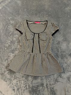 Plaid coquette milkmaid blouse -Japanese brand pinky girl -Excellent condition -Length:59cm, pit to pit:40cm, best fits uk4&6 #japan #fatalframe #horrorprotagonist #darkcoquette #vamp Cute Fitted Tops With Square Neck, Cute Fitted Top With Square Neck, Cute Fitted Square Neck Top, Vintage Tops With Ruffles And Square Neck, Vintage Ruffled Square Neck Tops, Vintage Square Neck Tops With Ruffles, Vintage Cotton Blouse With Square Neck, Vintage Cotton Top With Square Neck, Cute Fitted Short Sleeve Blouse