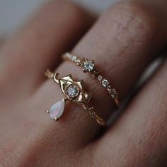 Fueled by a love for working with her hands and storytelling, Sofia Ajram launched her brand after graduating with a degree in Japanese and Women’s Studies. Her Schmuck Design, Morganite, Piercing Jewelry, Cute Jewelry, Ring Verlobung, Fashion Rings, Beautiful Jewelry