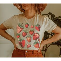 Retro Oversized Strawberry Tee for the fruit lover! Be sure to size up 2 sizes for the oversized look. UNISEX T-SHIRT Bella Canvas These shirts are %100 cotton. Regular Unisex cut and true to size. If you want to get an oversized look please size up 2 to 3 sizes! Garden Tshirt, Farmers Market Shirt, Retro Strawberry, Cottage Core Shirt, Strawberry Shirt, Boho Shirt, Strawberry Print, Boho Shirts, Cottage Core