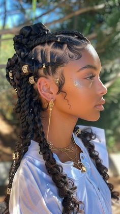 Creative Afro Hairstyles, Cool Hairstyles For Long Hair Unique, Curly Hair Protective Hairstyles, Braids With Jewellery, Half Braided Ponytail, Unique Protective Hairstyles, Easy Braid Hairstyles For Black Women, Curly Braided Updo, Unique Cornrows