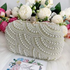 All of our unique and special designs are handmade and we guarantee what you will receive is what you saw. Perfect for any Special Occasions, such as chilly wedding day/Christmas Show/vintage wedding shoot/formal evenings ect. Material: High quality Beads Approximate Dimensions: 16*4.5*9.5cm/20*7*11cm Come with a removable short chain（37cm） and a long chain（116cm） that can be used as shoulder bag or crossbody bag or as clutch. Please leave your phone number for the posting form. Returns and exch Unique Bags And Purses, Wedding Clutch Bridal, Pearl Purse, Pearl Clutch Bag, Bridal Clutch Bag, Purse Wedding, Muslim Bridal, Pearl Clutch, Unique Handbag