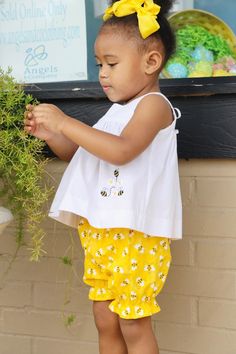 Your Little one will look like a ray of sunshine in this cute outfit. The top has back ties that scream playtime and fun. The cute bee print bloomers are easy on and off with elastic at the waist. Both pieces are made of 100% soft cotton. Personalize it if you wish at the center of the yoke with their initial/initials. Cute Bloomers For Spring Playwear, Cute Bloomers For Playwear, Spring Season, Playful Cotton Bloomers For Beach, Playful Cotton Bloomers For The Beach, Playful Yellow Sets For Vacation, Casual Summer Playtime Bloomers, White Bloomers For Playtime In Spring, White Bloomers For Spring Playwear, Spring White Bloomers For Playwear